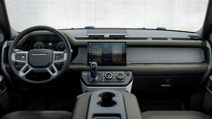 V8 vs. híbridos: Land Rover y Lexus redefinen el rendimiento.