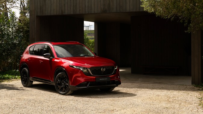 Mazda CX-5 2026 cambia algunos detalles en el frontal.