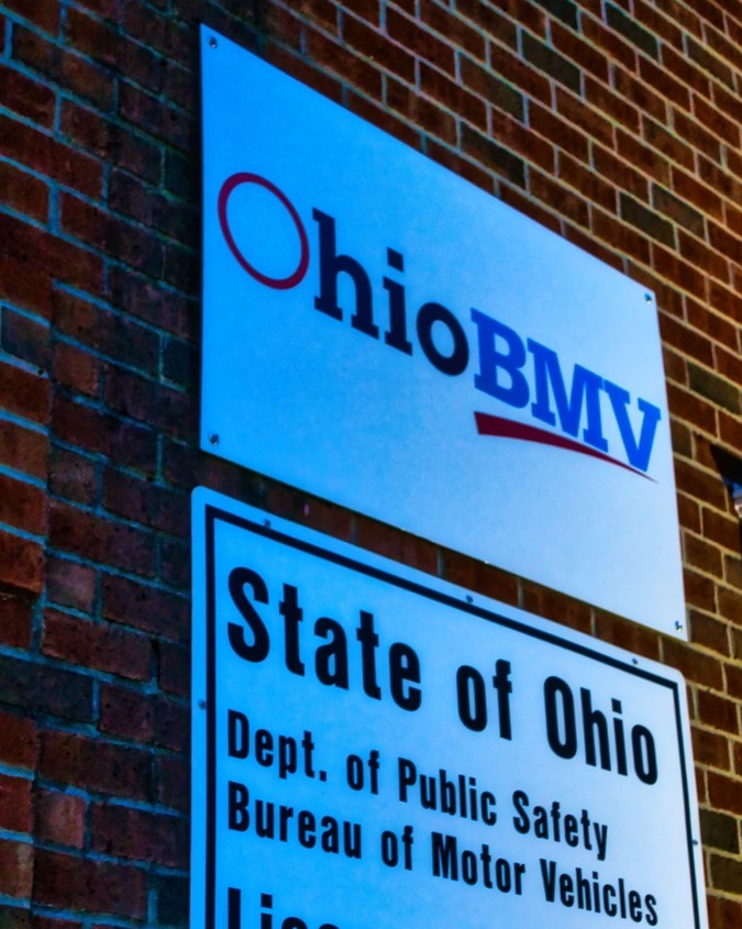 Ohio refuerza la seguridad: Requisitos estrictos para nuevos conductores.