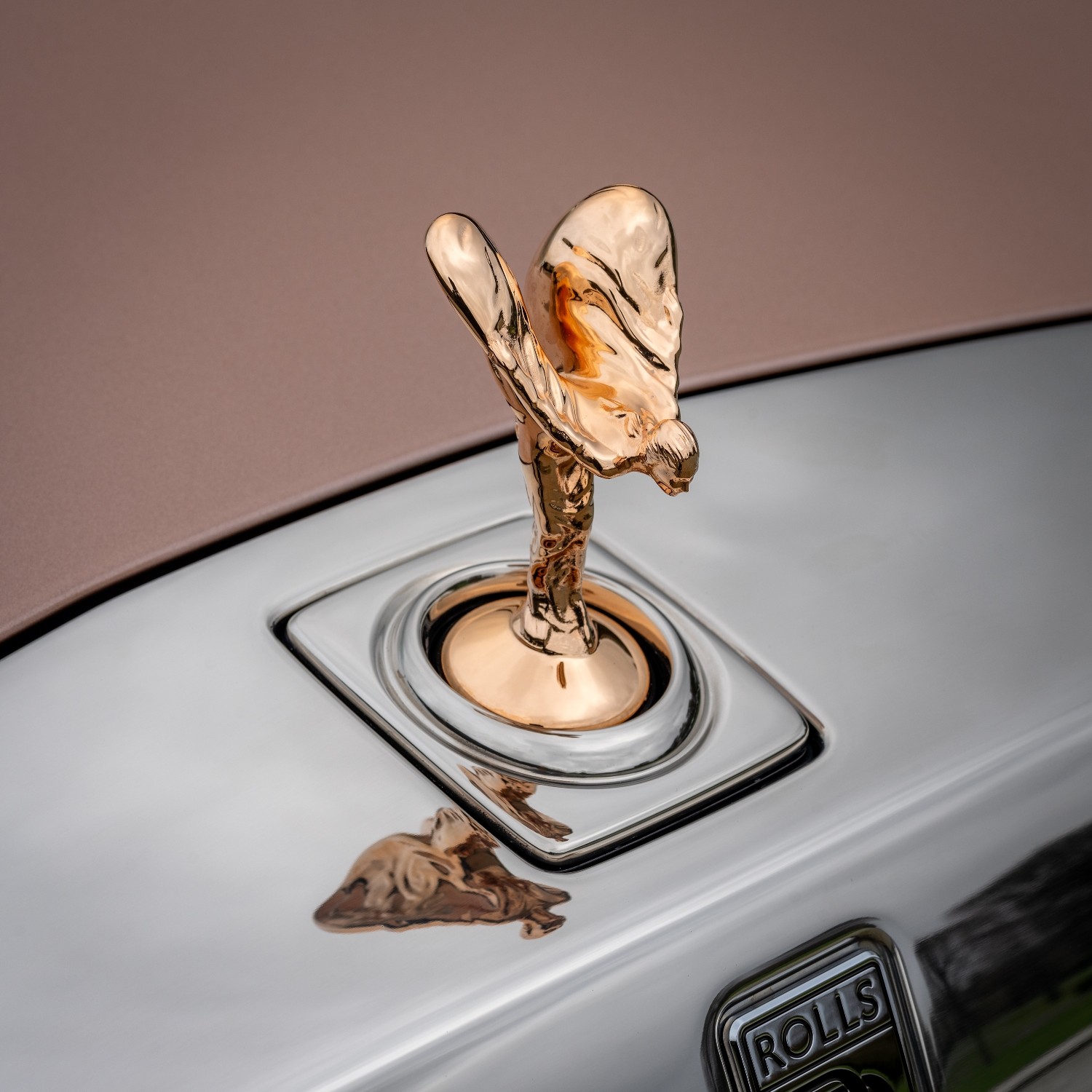 Rolls-Royce Phantom: un vehículo bespoke con detalles en oro rosa.