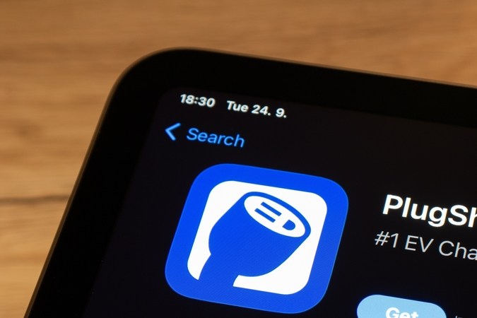 Encuentra estaciones de carga con estas 5 apps esenciales para EV.