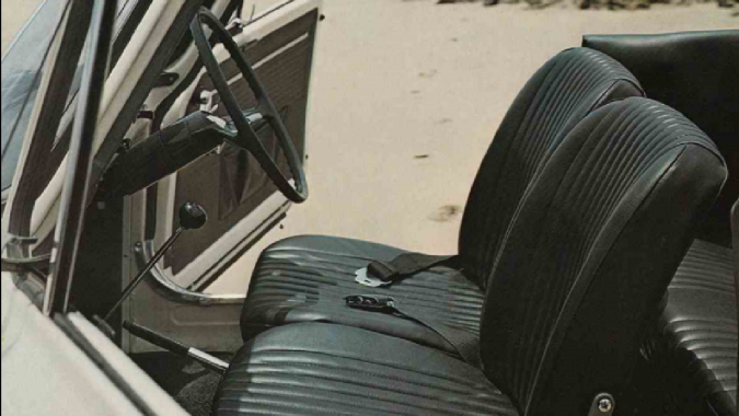 El cinturón de seguridad de tres puntos fue estrenado en los años 70.