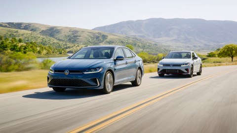 Volkswagen Jetta y Toyota Corolla: sedanes icónicos frente a frente