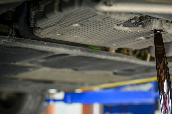 Aprende la diferencia entre flush y cambio de fluido para cuidar tu auto.