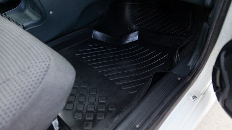 Las alfombras de goma son las más recomendadas para autos.