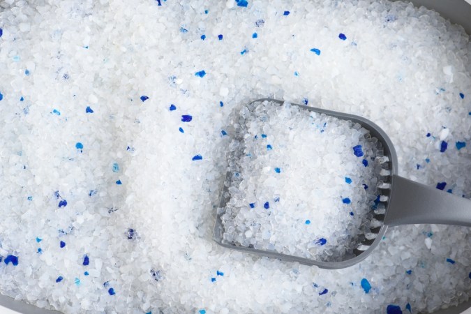 Prepárate para el invierno: lleva arena en tu auto.