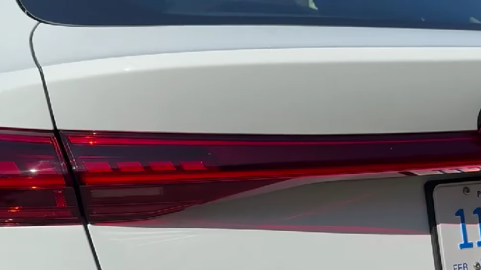 Audi A6 Sportback e-tron 2025 tiene un diseño estilo tradicional de Audi.