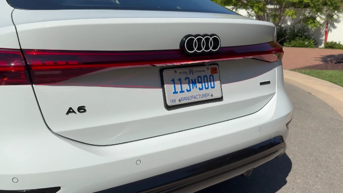 Audi A6 Sportback e-tron 2025 tiene un diseño estilo tradicional de Audi.