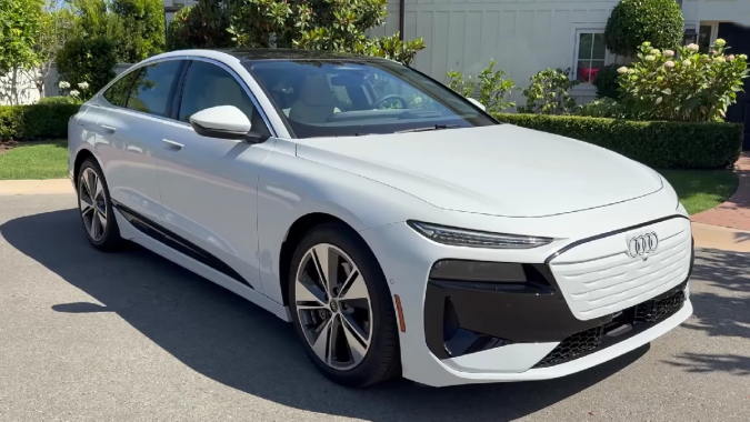 Audi A6 Sportback e-tron 2025 tiene un diseño deportivo y lujoso.