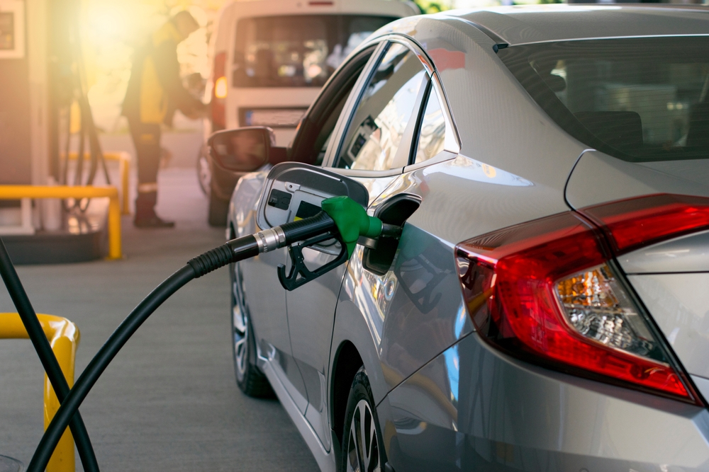 Autos a gasolina vs. híbridos: compara sus ventajas y desventajas.