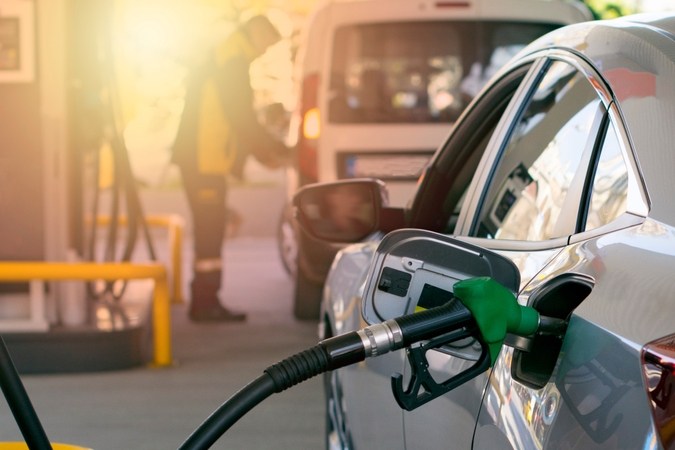 Autos a gasolina vs. híbridos: compara sus ventajas y desventajas.