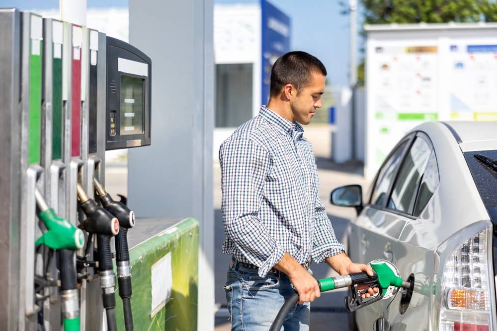 ¿Auto a gasolina o híbrido? Guía para elegir el mejor vehículo.