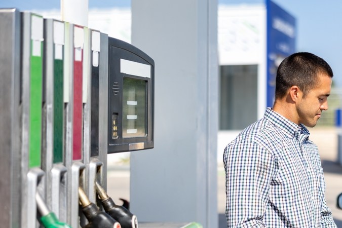 ¿Auto a gasolina o híbrido? Guía para elegir el mejor vehículo.