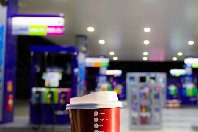 Cómo evitar dormirse al conducir: Guía para viajes largos.