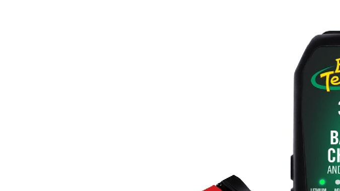 Cargador de batería para autos Battery Tender de 3 amperios es uno de los más potentes y prácticos del mercado.