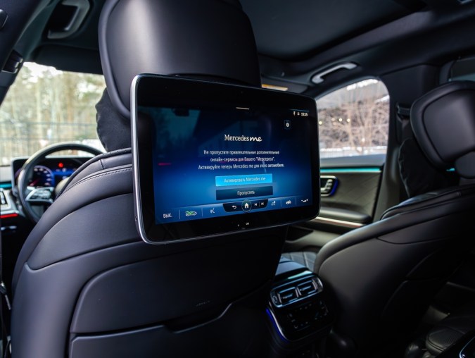 Convierte tu coche en un auto inteligente con proyectos accesibles.