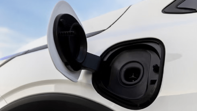 Chevrolet Bolt 2027 incorpora un puerto NACS.