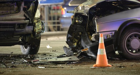 Autos clásicos vs modernos: Lo que un accidente nos enseña sobre diseño.