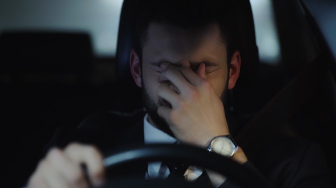 Viajes largos en auto: Cómo combatir el cansancio al volante.