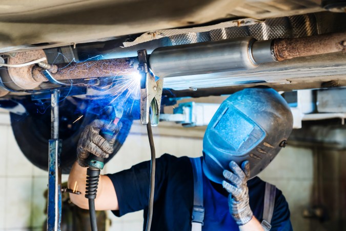 reparación sistema de escape