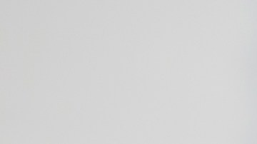 neumático pinchado en la carretera