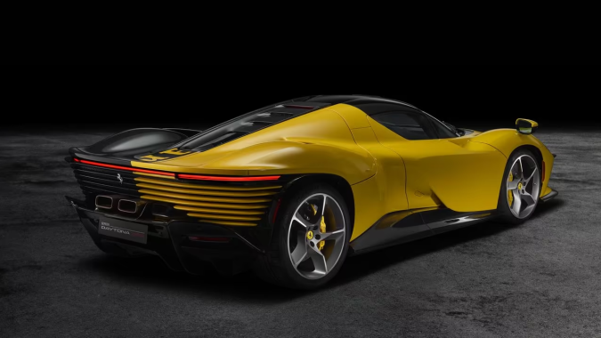 Ferrari Daytona SP3 Tailor Made presenta un amarillo y negro exclusivos.