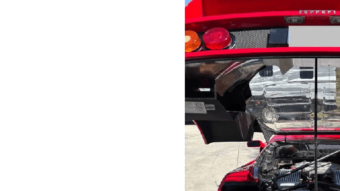 Ferrari F40 destaca por su motor V8 que genera 478 caballos de fuerza.