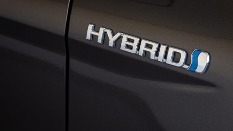 Los híbridos e híbridos enchufables son grandes opciones para ahorro de combustible.