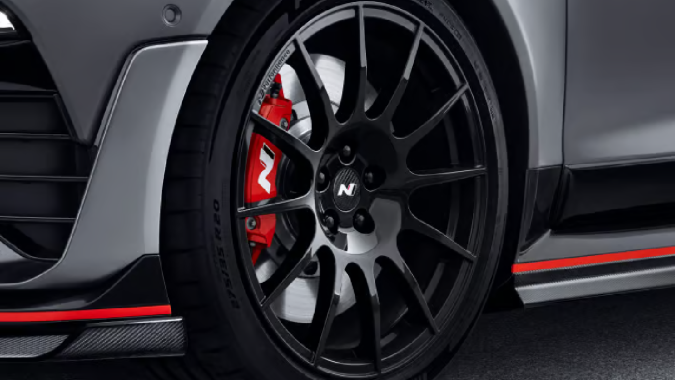 Hyundai Ioniq 6 N tiene llantas ultraligeras disponibles.