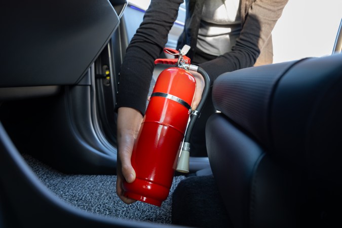 extintor contra incendios en el autos