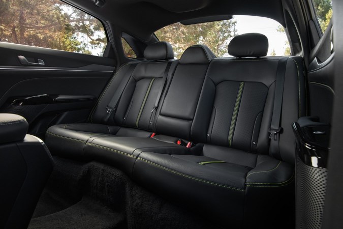 Descubre el Kia K5 2026: Desde $27,390 con opciones FWD y AWD.