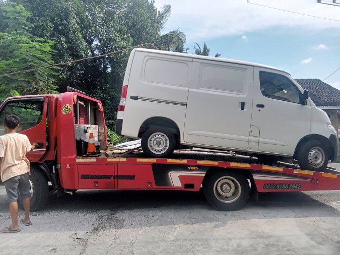 camión de reparto remolcado por infracción