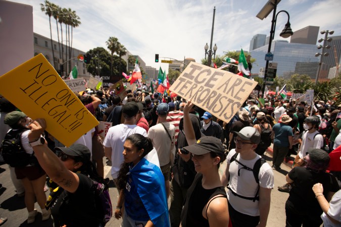 violación derechos inmigrantes indocumentados