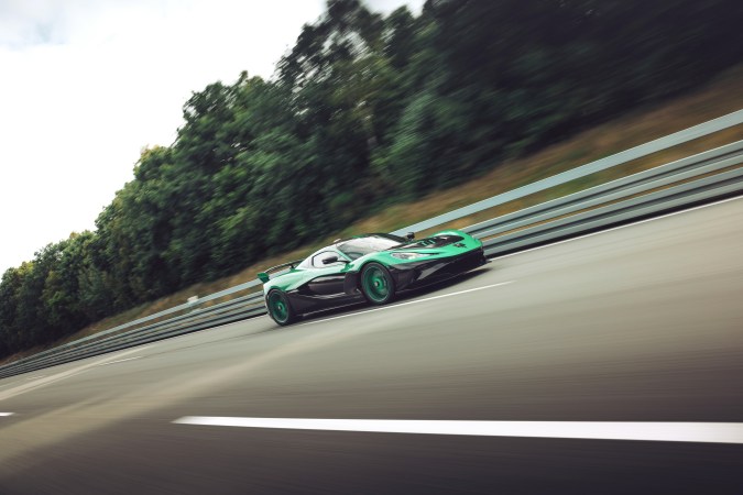 Nevera R alcanza 431,45 km/h y redefine la velocidad eléctrica.