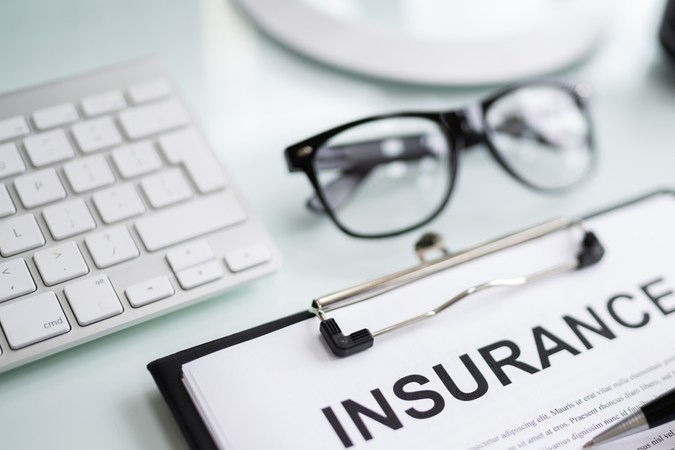 Seguro de auto y hogar: beneficios económicos y posibles riesgos.