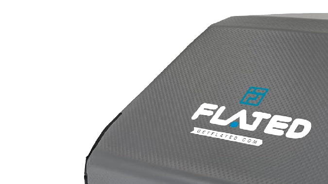 Portaequipajes de techo Flated Medium se adapta al equipaje.