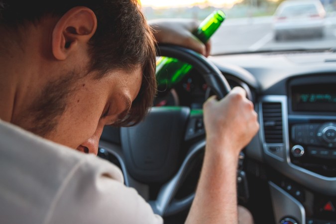 conducir bajo efecto de drogas o alcohol