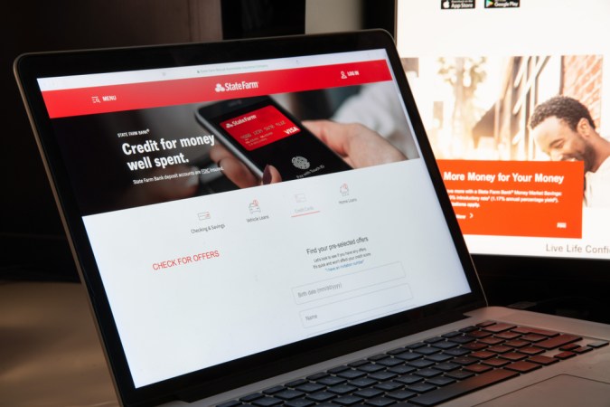 State Farm: Seguros ideales para familias con buen historial crediticio.