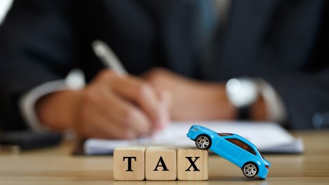 Compra tu auto en estados con tasas impositivas bajas como Oregón y Montana.