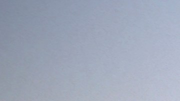 vehículos de emergencia trabajando en la vía