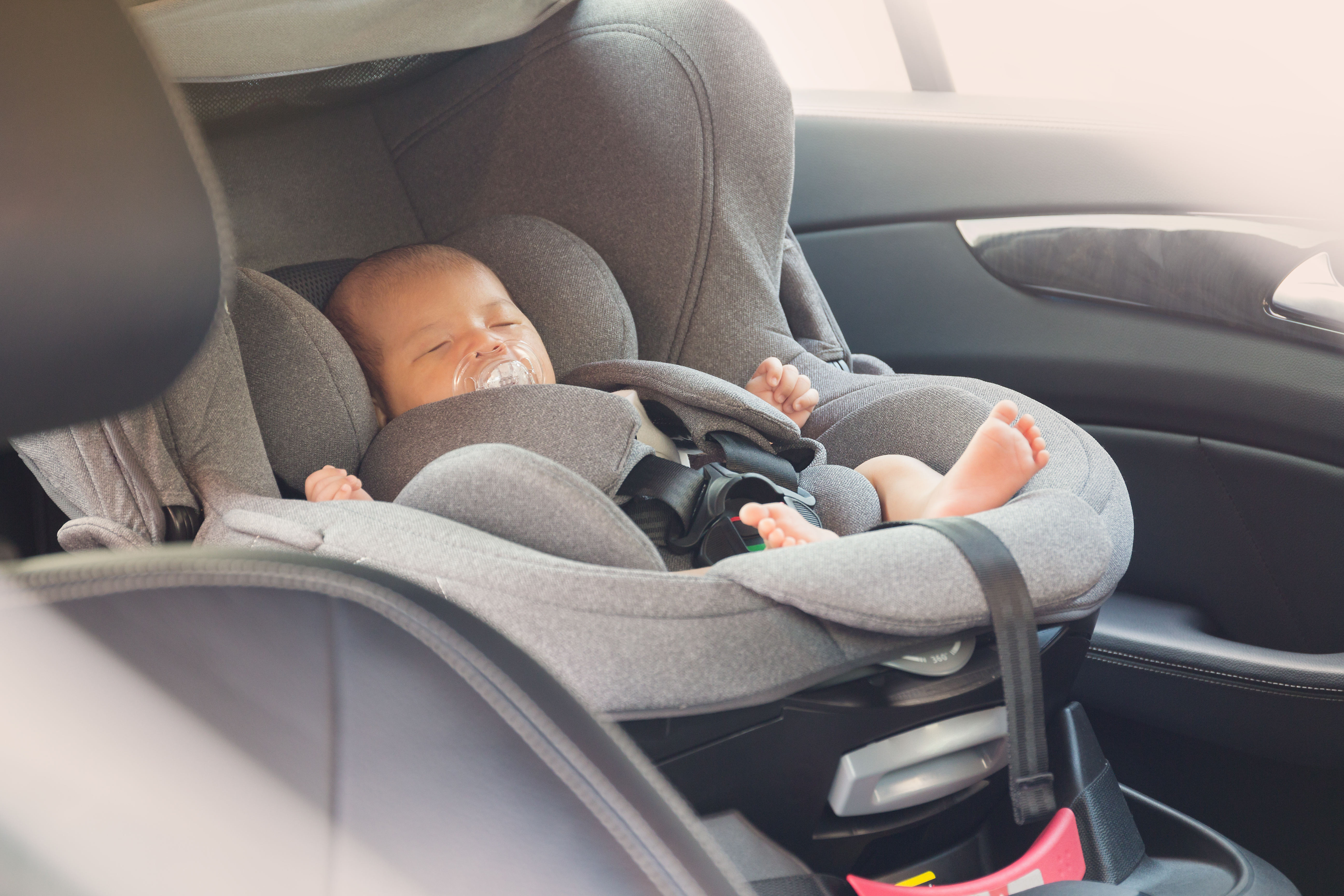 normas para niños que viajan en autos con bolsas de aire