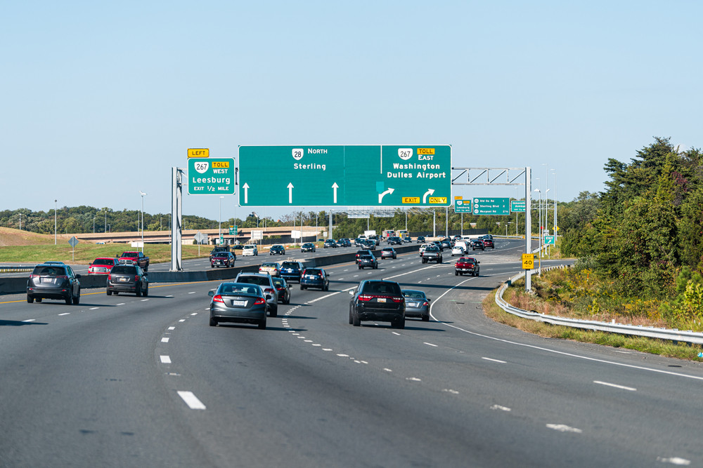 Cárcel y multas por permitir que menores sin licencia conduzcan en Virginia.