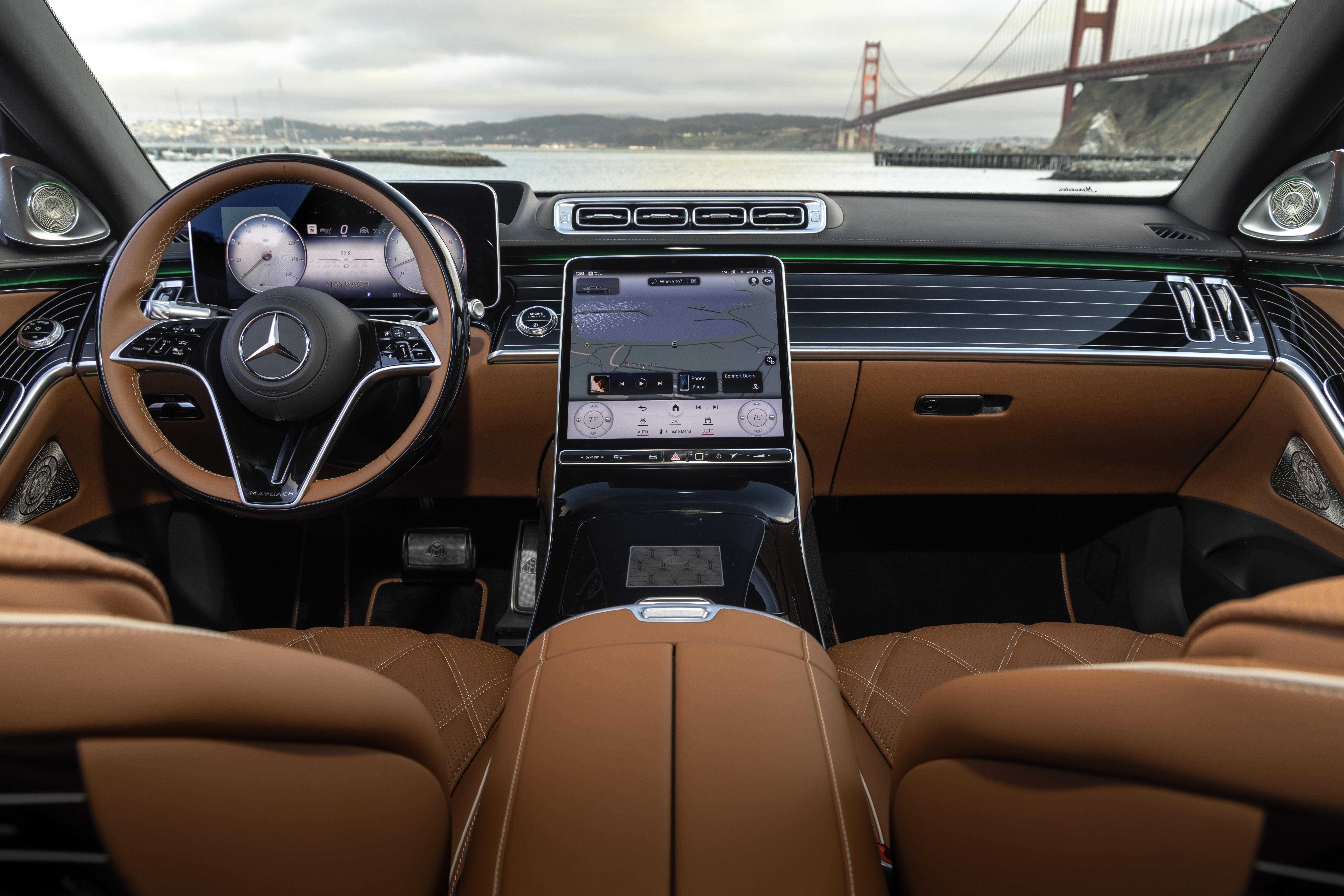 Mercedes Mayback S680 Emerald Isle 2026 tiene un interior totalmente de lujo.