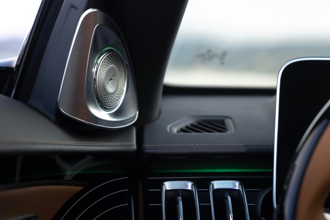 Mercedes Mayback S680 Emerald Isle 2026 tiene detalles exclusivos.