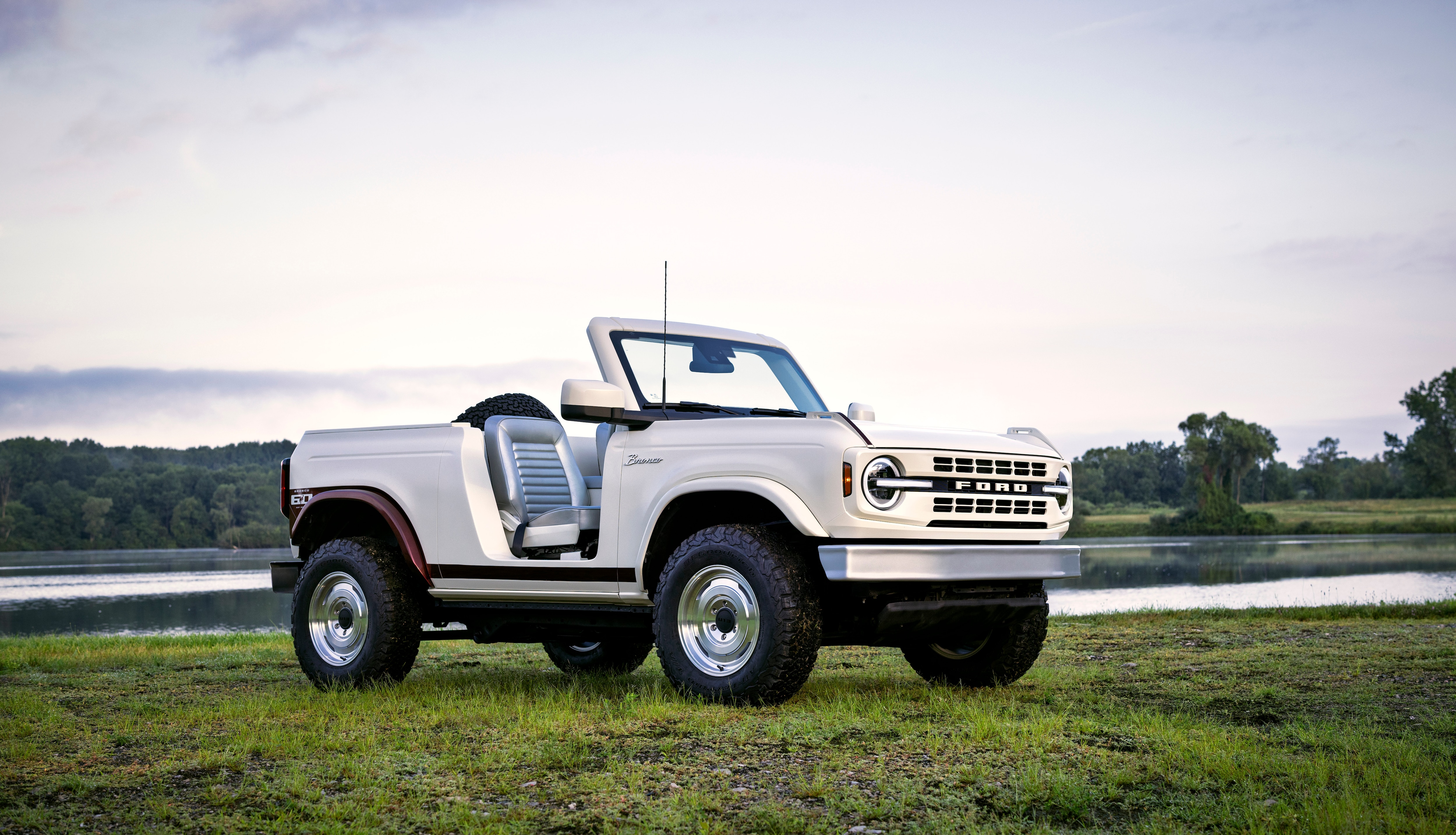 Ford Bronco Roadster OG Concept está basada en el roadster de 1966.
