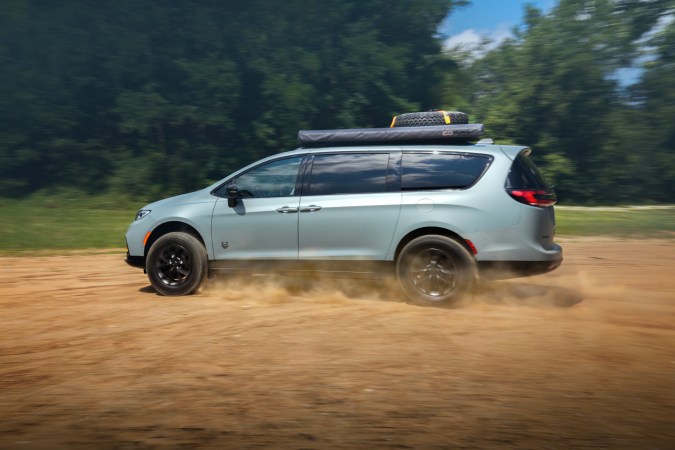 Chrysler Pacifica Grizzly Peak concept tiene una suspensión más elevada.