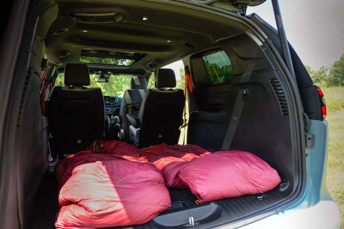 Chrysler Pacifica Grizzly Peak concept tiene espacio para dormir.