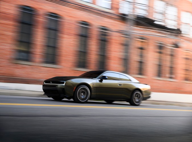 Dodge Charger ScatPack 2026 se une como la versión a gasolina de la línea.