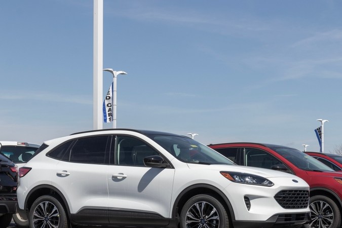 Comparativa Ford Edge y Ford Escape: espacio, rendimiento y precio.