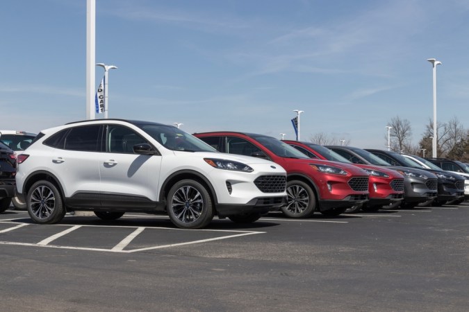 Comparativa Ford Edge y Ford Escape: espacio, rendimiento y precio.